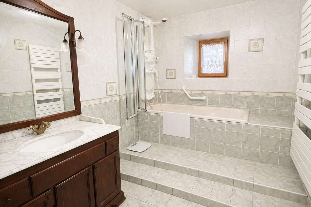 Maison 184 m² à Graces  - photo 7