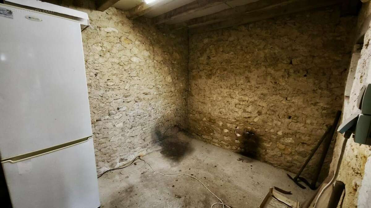 Maison à MOULINS-SUR-YEVRE