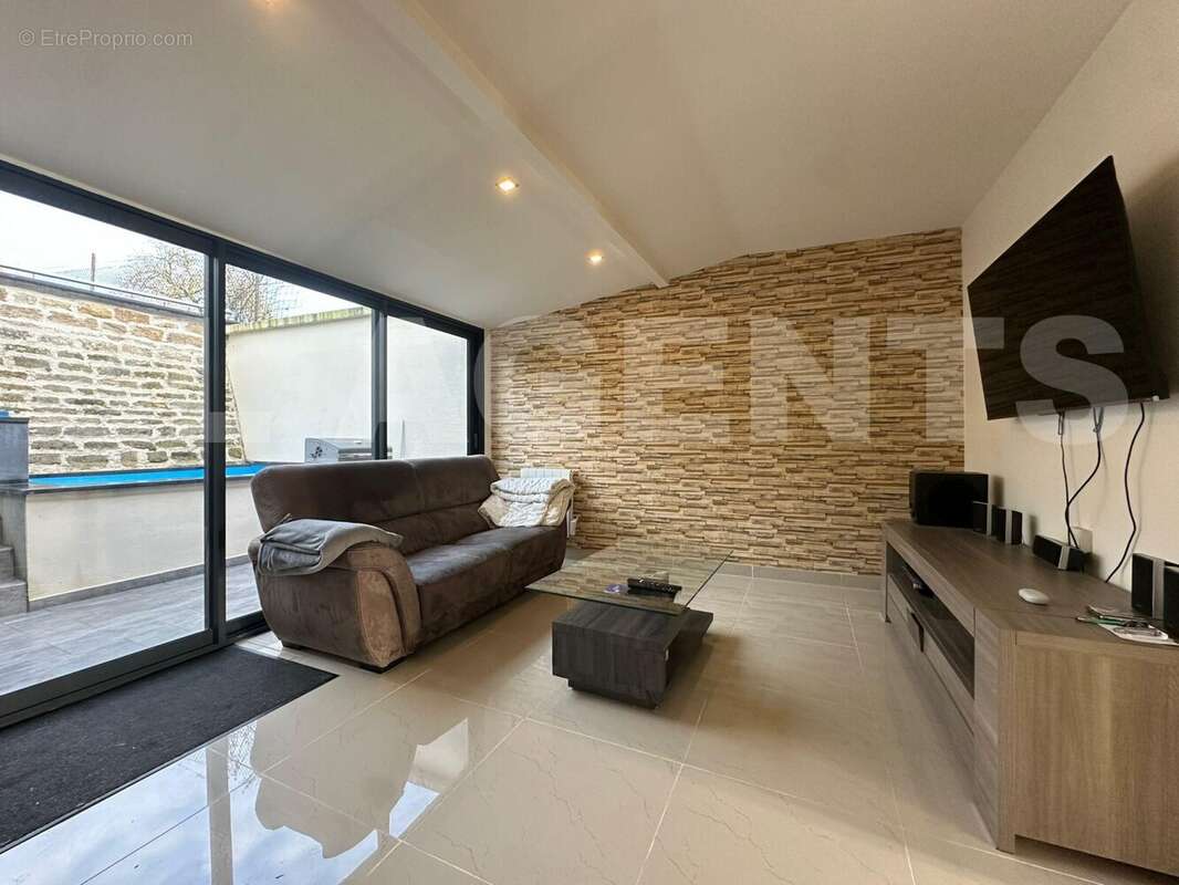 6 - Maison à LETANNE