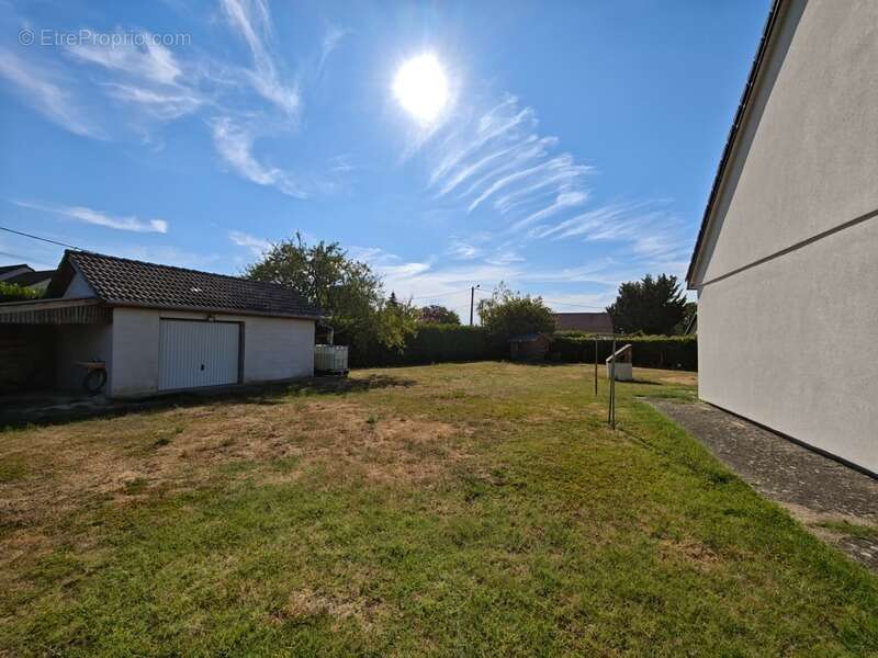 Coup de cœur : Charmante maison de plain-pied et son grand jardin à Annoire - photo 2