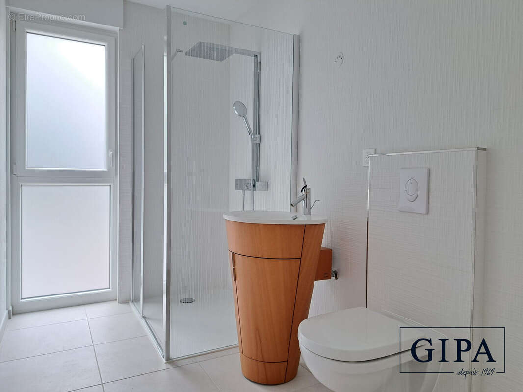 SDB/WC - Appartement à ILLKIRCH-GRAFFENSTADEN