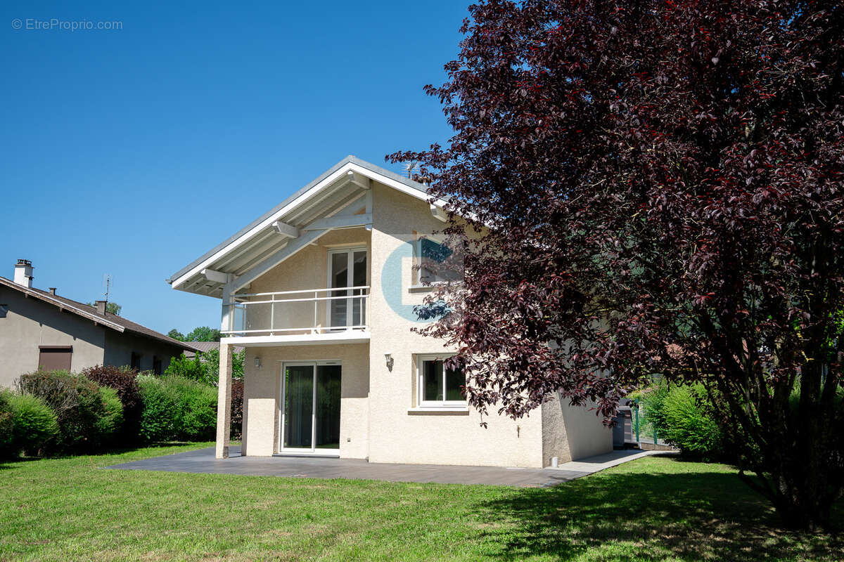 Maison à MARIGNIER
