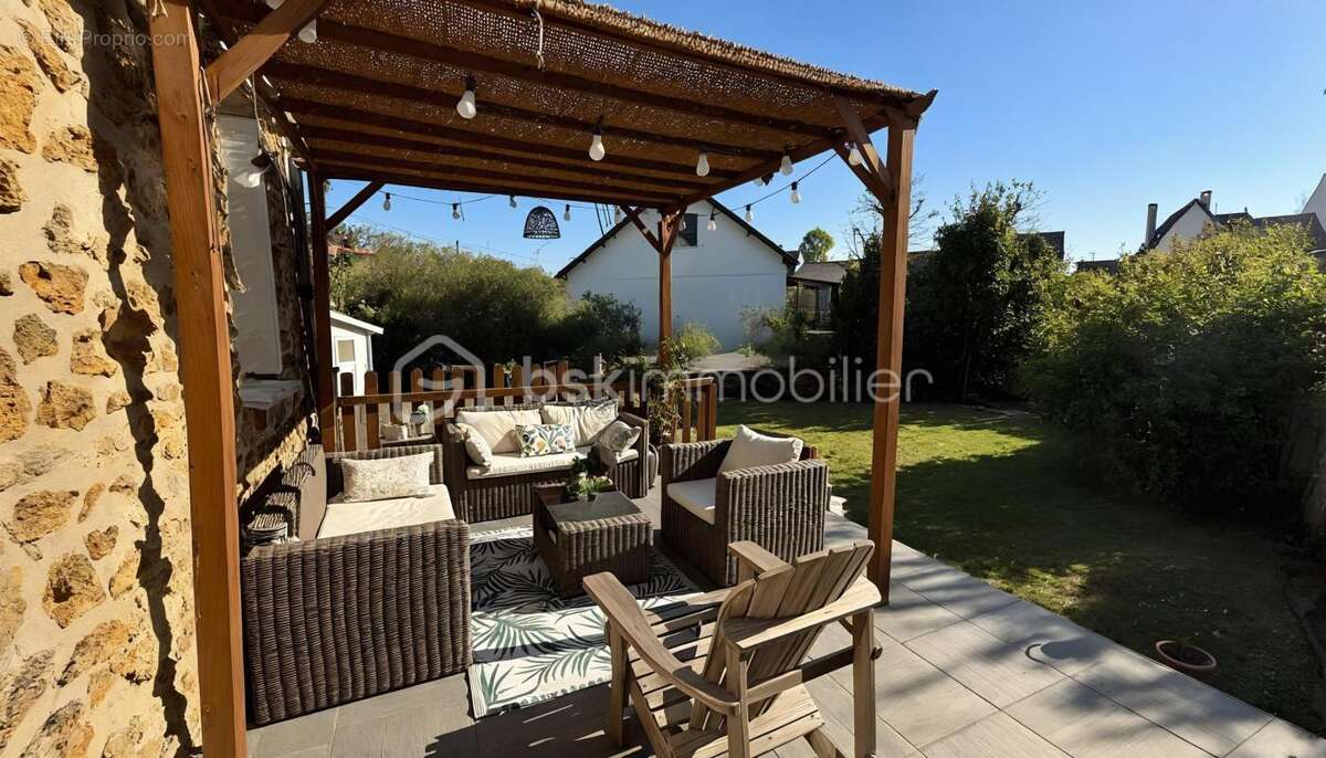 Maison à SAINTE-GENEVIEVE-DES-BOIS