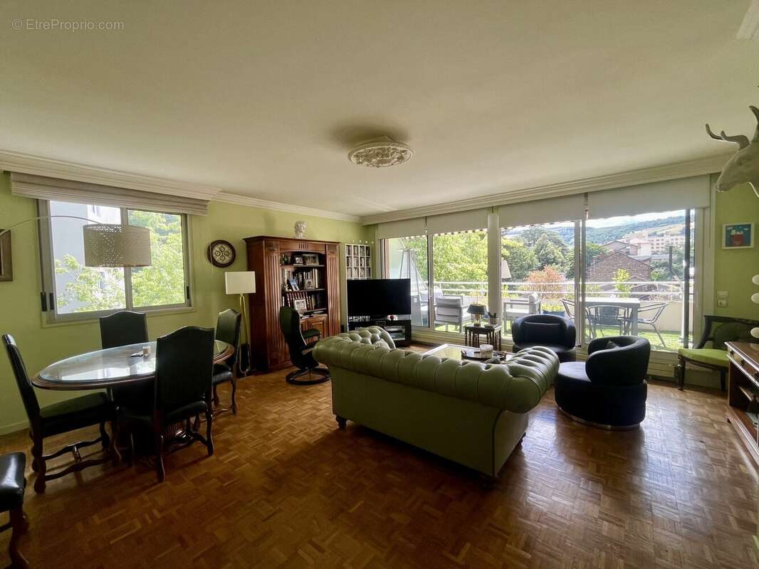 SALON 31m² - Appartement à SAINT-ETIENNE