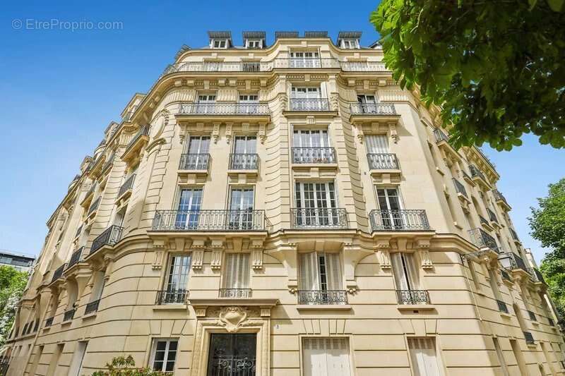 Appartement à NEUILLY-SUR-SEINE