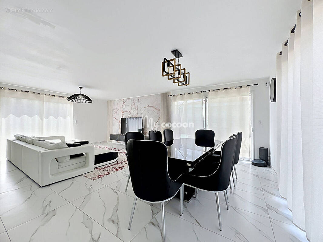 Maison à BLYES