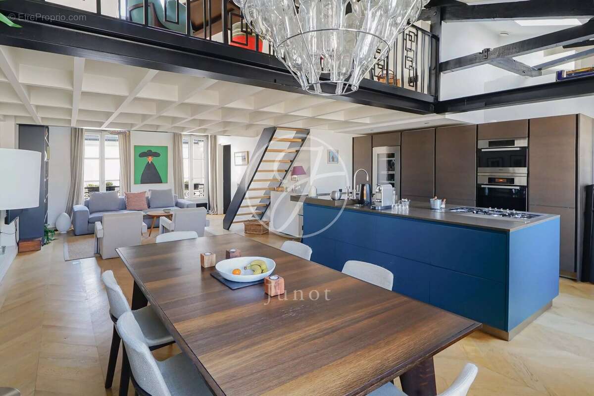 Appartement à PARIS-7E