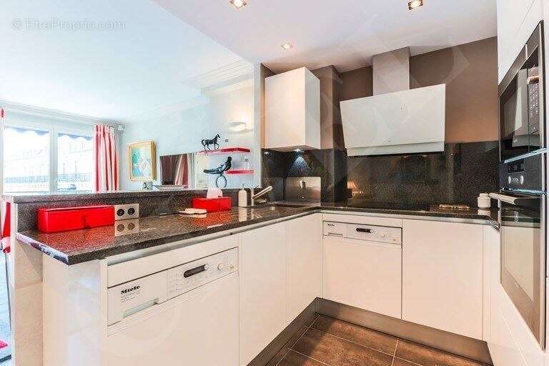 Appartement à PARIS-8E