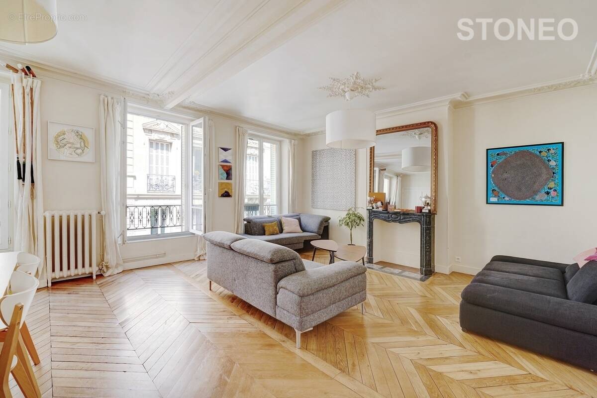 Appartement à PARIS-16E