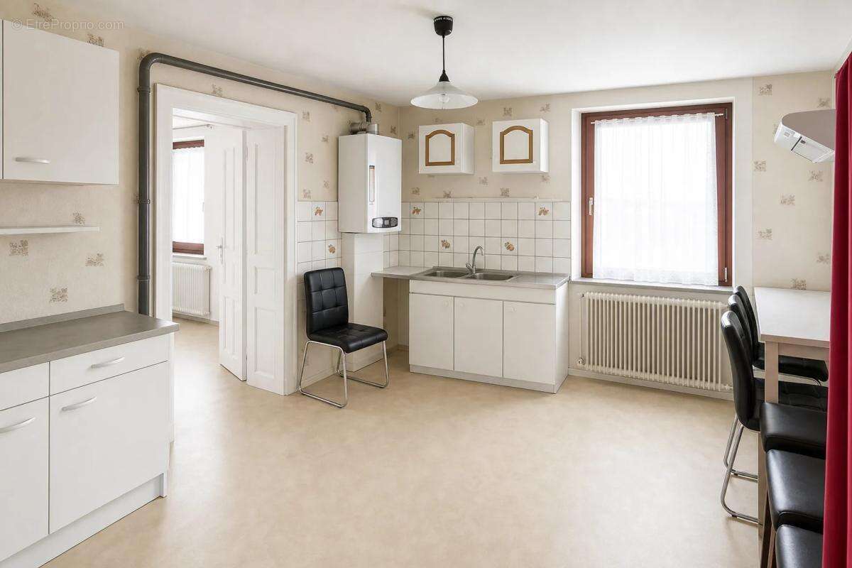 IMMEUBLE de 4 appartements de 306 m² à Bruyères - photo 3