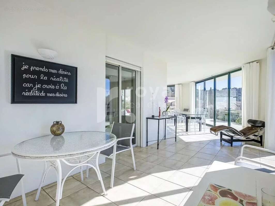 Appartement à MOUGINS
