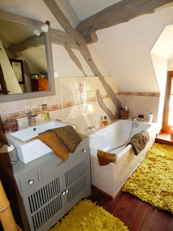 Maison à MONTBARROIS