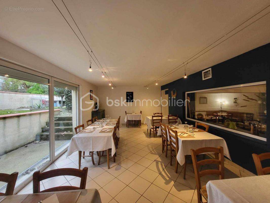 Commerce à LABRUGUIERE