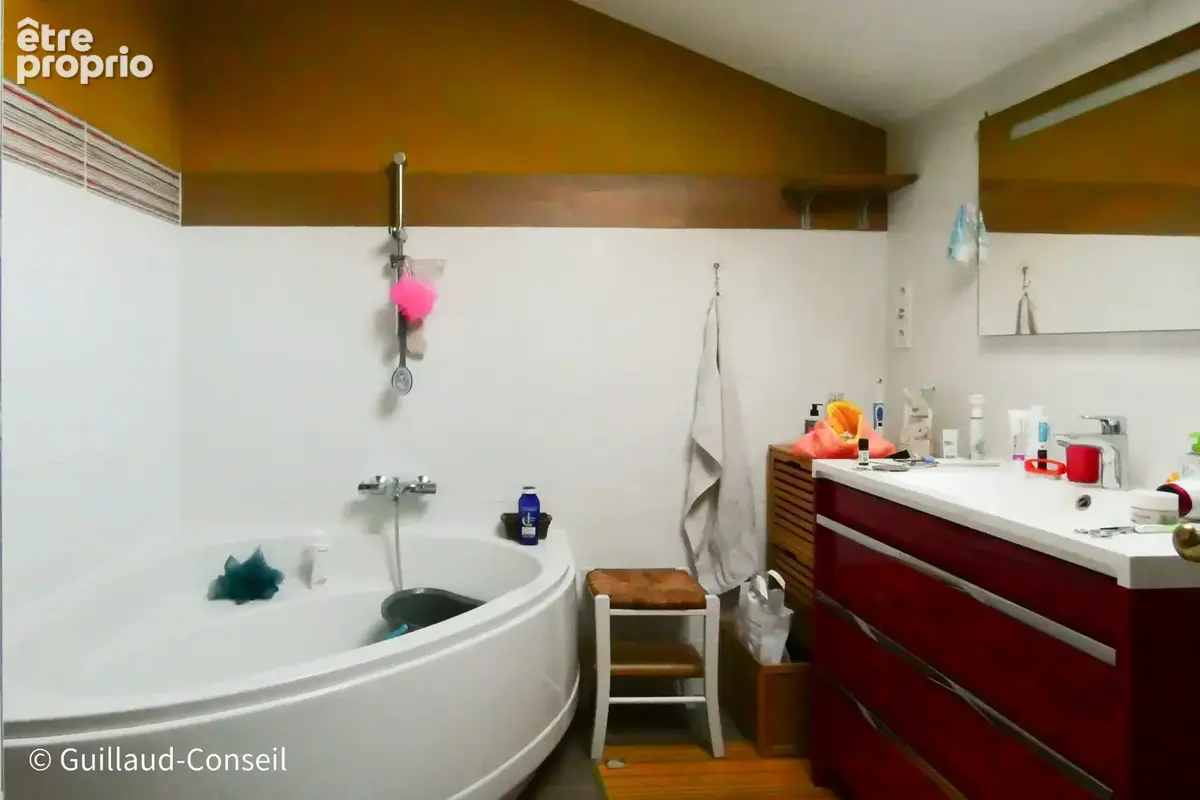 Maison 6 pièces 163 m² à vendre à Reyrieux (01600) - photo 9