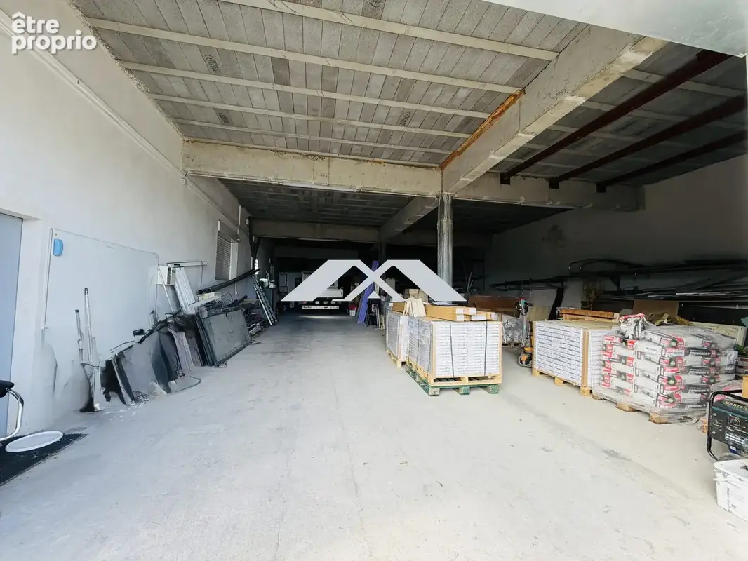 Commerce 700 m² à vendre à Le Tampon (97430) - photo 4