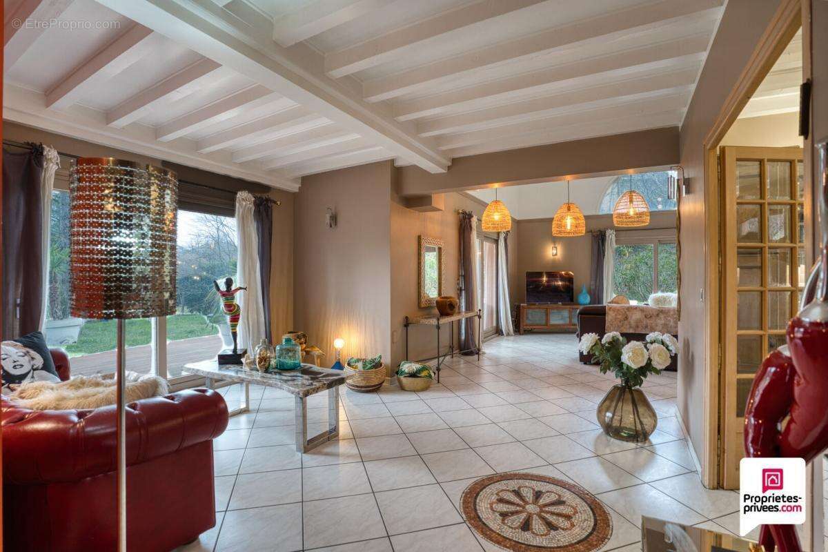 Magnifique maison familiale de 158 m2  + sous sol - Terrain  2445 m2 - photo 2