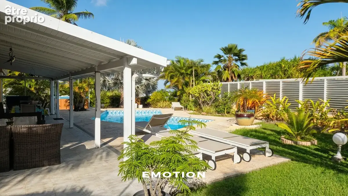 Villa T5 132 m2 + 46 m2 de terrasses extérieures, Piscine, Spa et Petite Vue Mer   Le Gosier (Mare-Gaillard / - photo 2