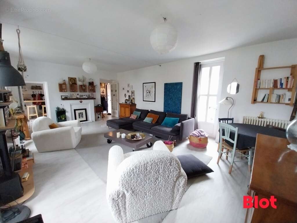 Maison à LA CHAPELLE-DES-FOUGERETZ