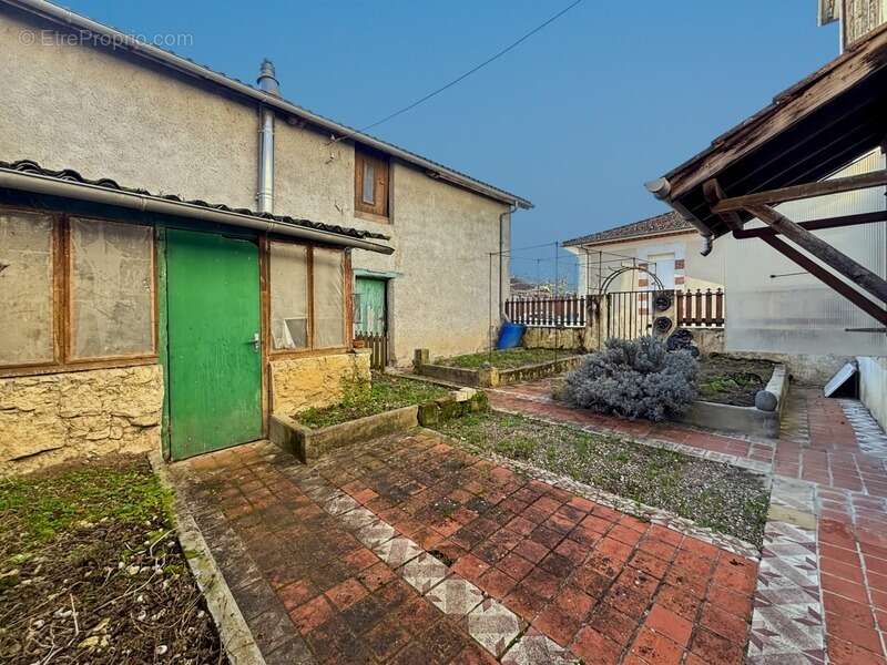 Maison à COURRENSAN