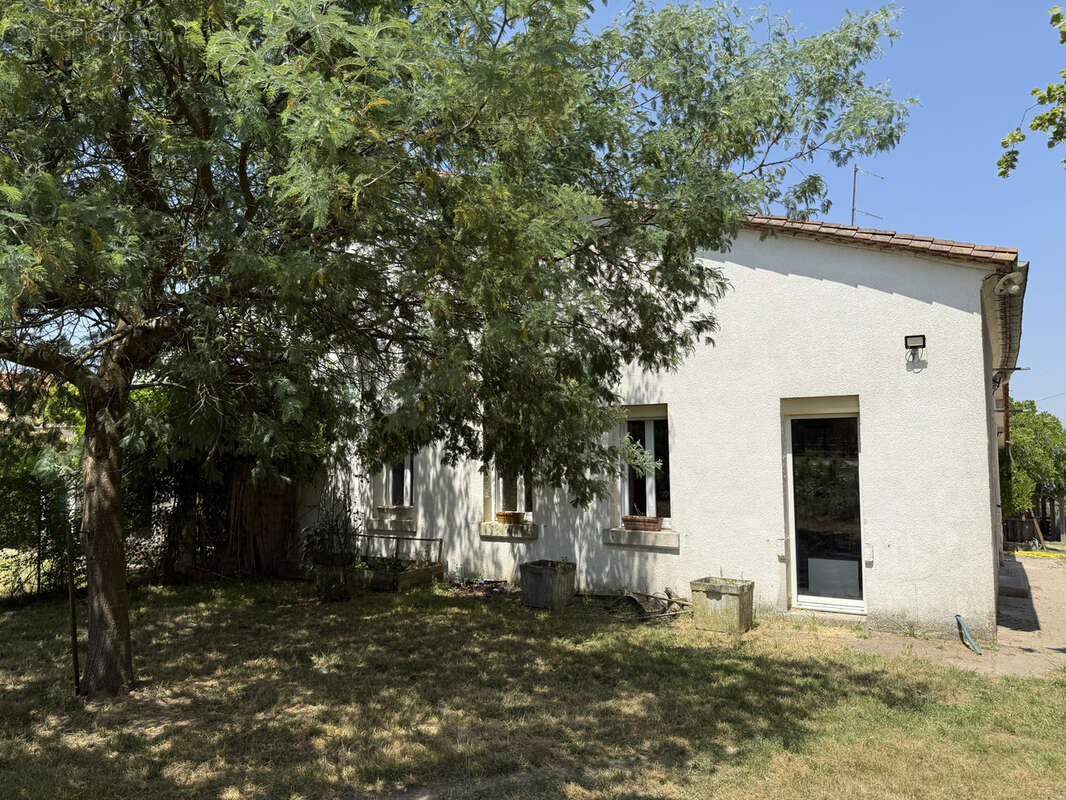 Maison à LA ROCHE-CHALAIS
