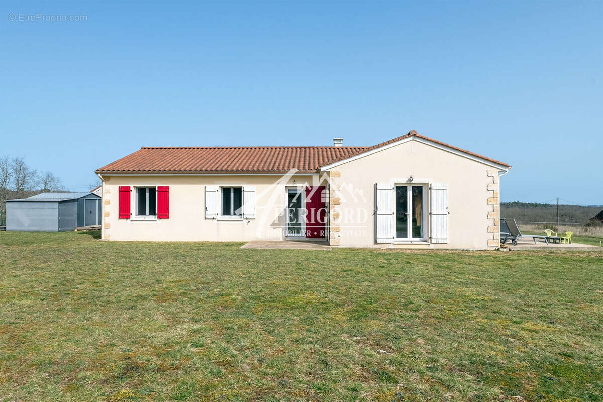 Maison à MAUZAC-ET-GRAND-CASTANG