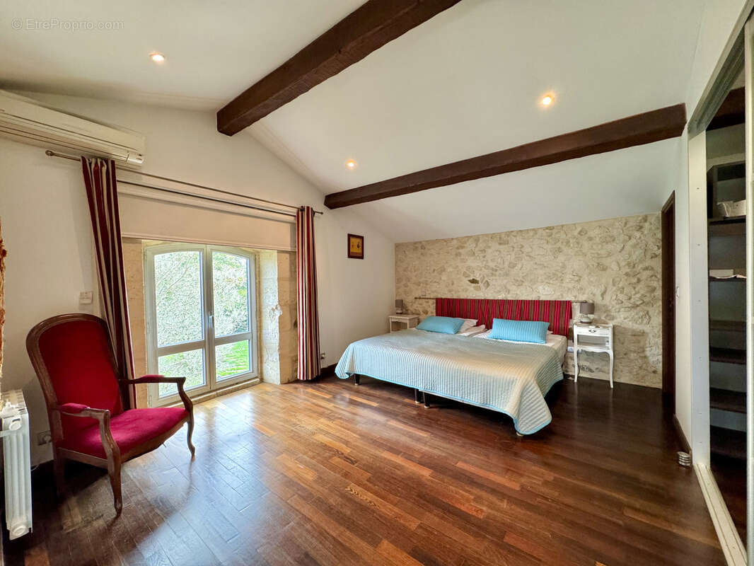 Maison à FARGUES-SAINT-HILAIRE