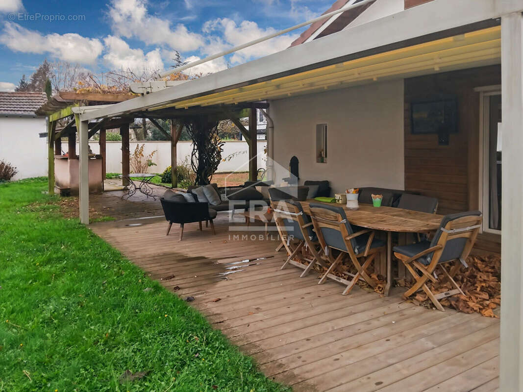 Maison à CHARBONNIERES-LES-BAINS