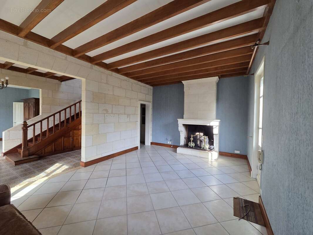 Maison 175 m² à Saint-Denis-De-Pile  - photo 2