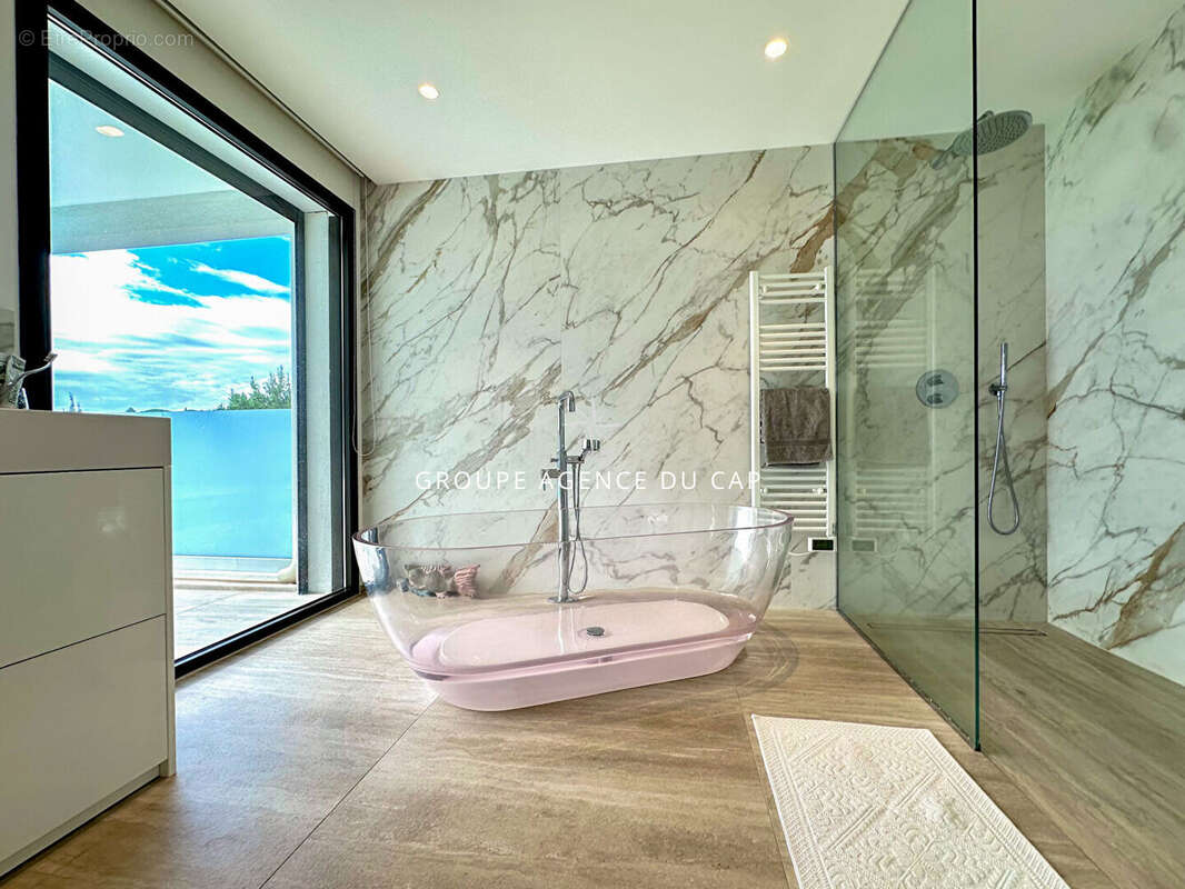 Maison à LES ISSAMBRES