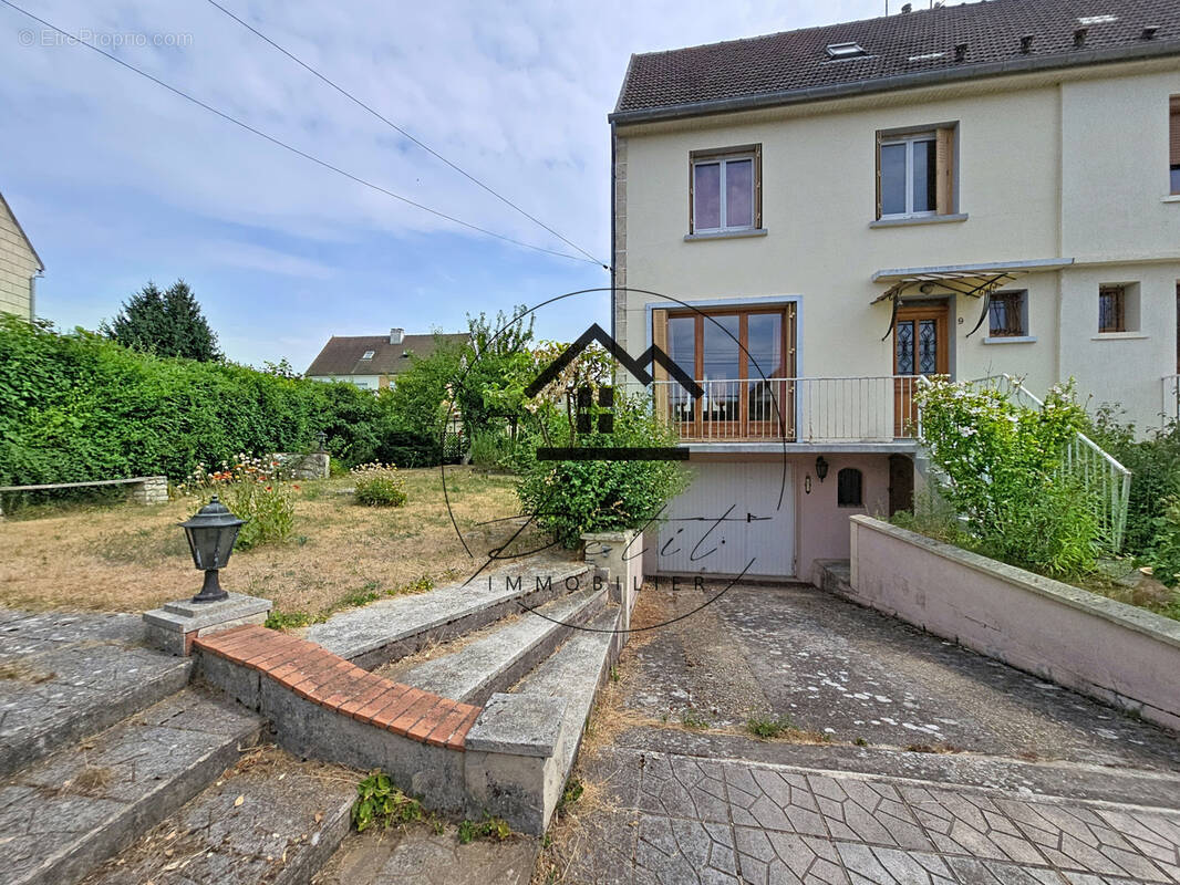 Maison à SAINT-LEU-D'ESSERENT