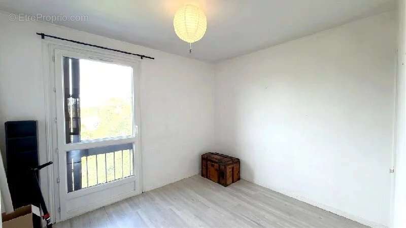 Appartement à SAINTE-GENEVIEVE-DES-BOIS