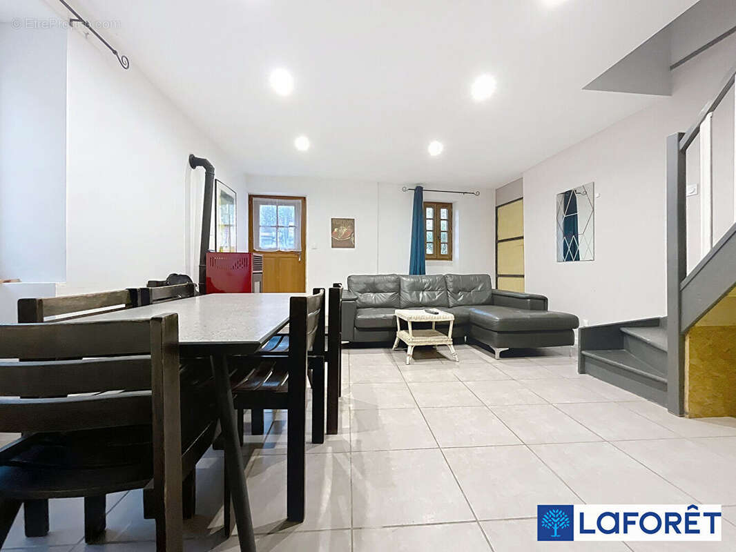 Maison à IS-SUR-TILLE