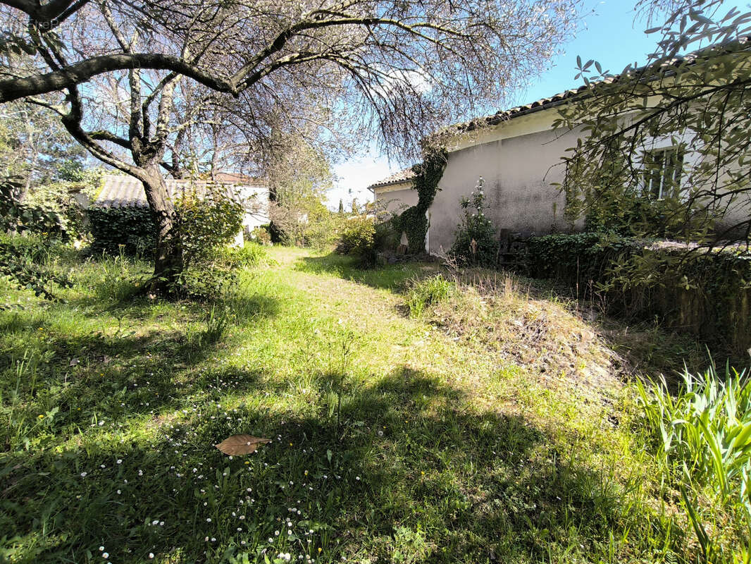 Maison de caractère avec jardin arboré de 1 150 m2   Centre de Saint-Christol-lès-Alès - photo 14