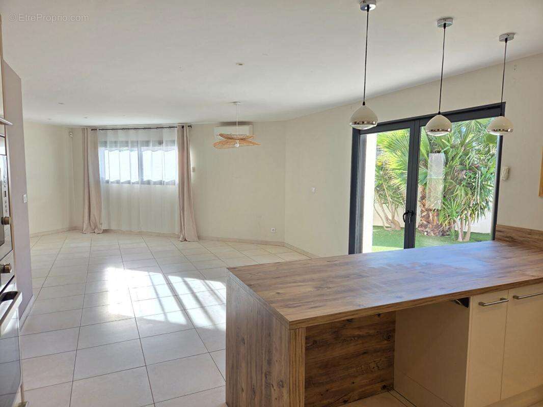 Maison à MONTELIMAR