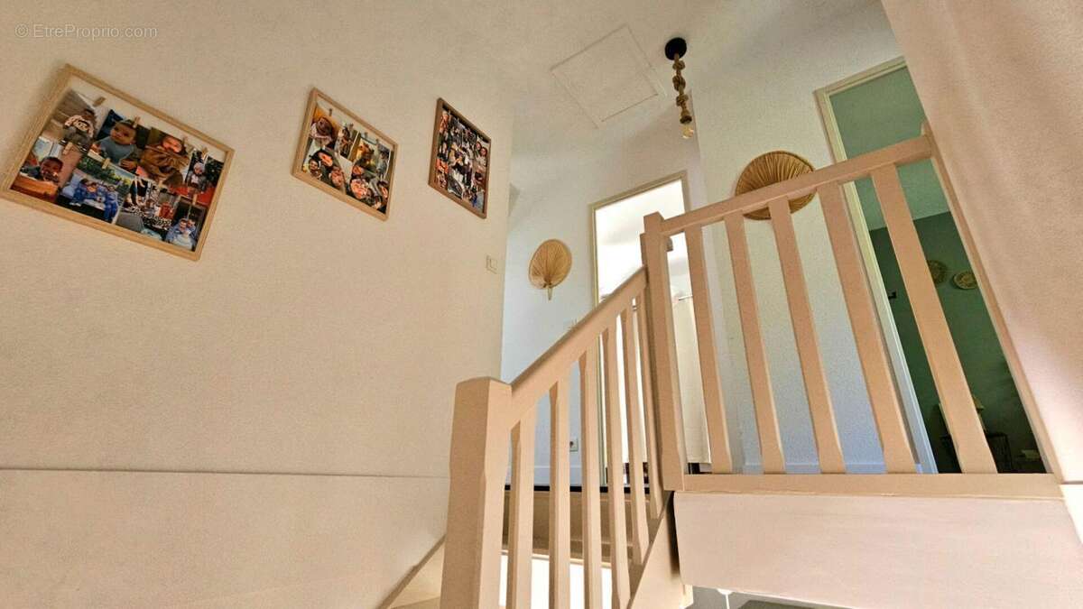 Maison mitoyenne totalement rénovée avec jardinet - photo 11