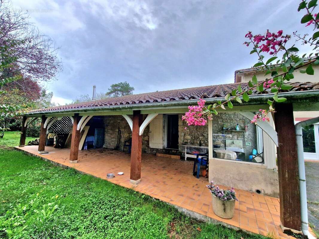 Maison à MOUSTIER