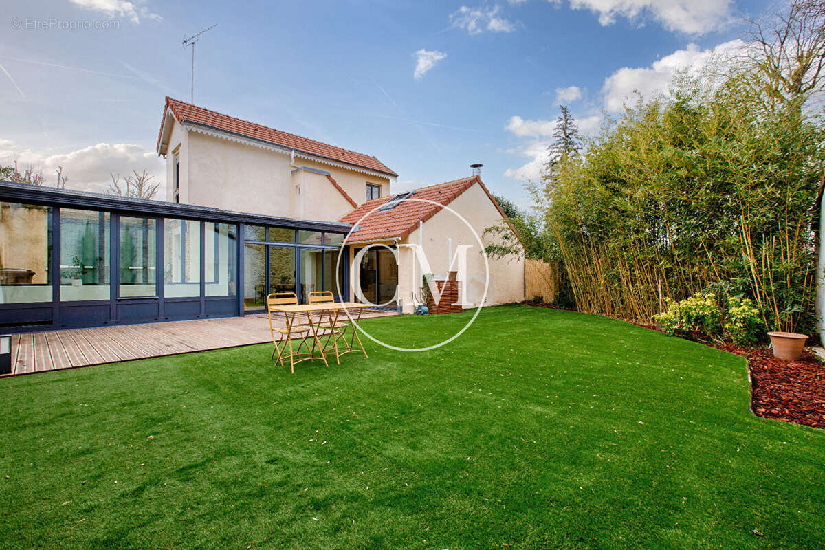 Maison à CRESPIERES