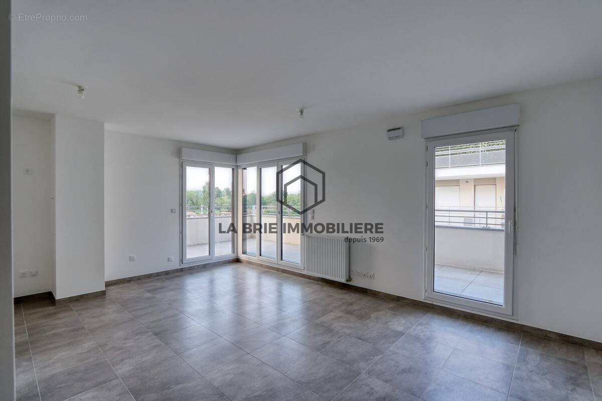 Appartement à MENNECY