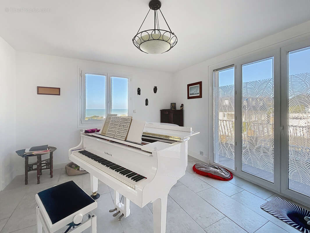 Maison à DONVILLE-LES-BAINS