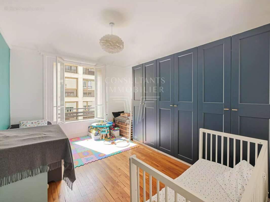 Appartement à PARIS-16E