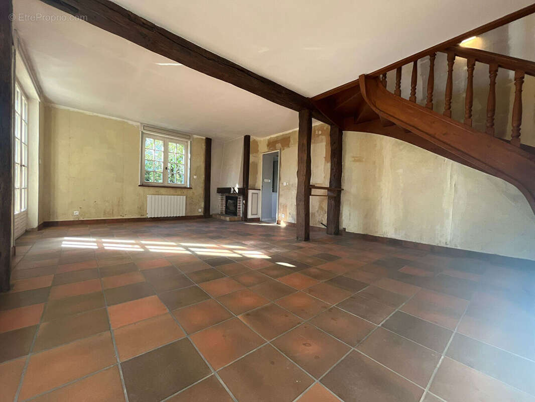 Maison à POUILLEY-LES-VIGNES