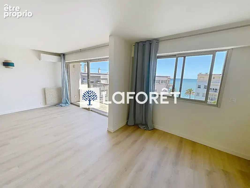 Appartement dernier étage, rénové, Cros De Cagnes avec vue mer - photo 5
