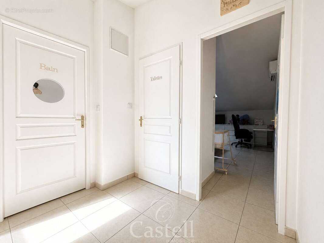 ***appartement duplex 4 pièces de 90 m² avec terrasse, 2 parkings et cellier  en plein cur de ville*** - photo 14