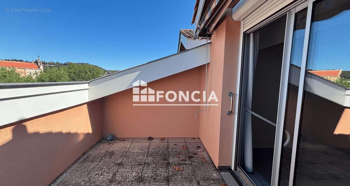 T1 Bis avec terrasse , parking, ascenseur - photo 2