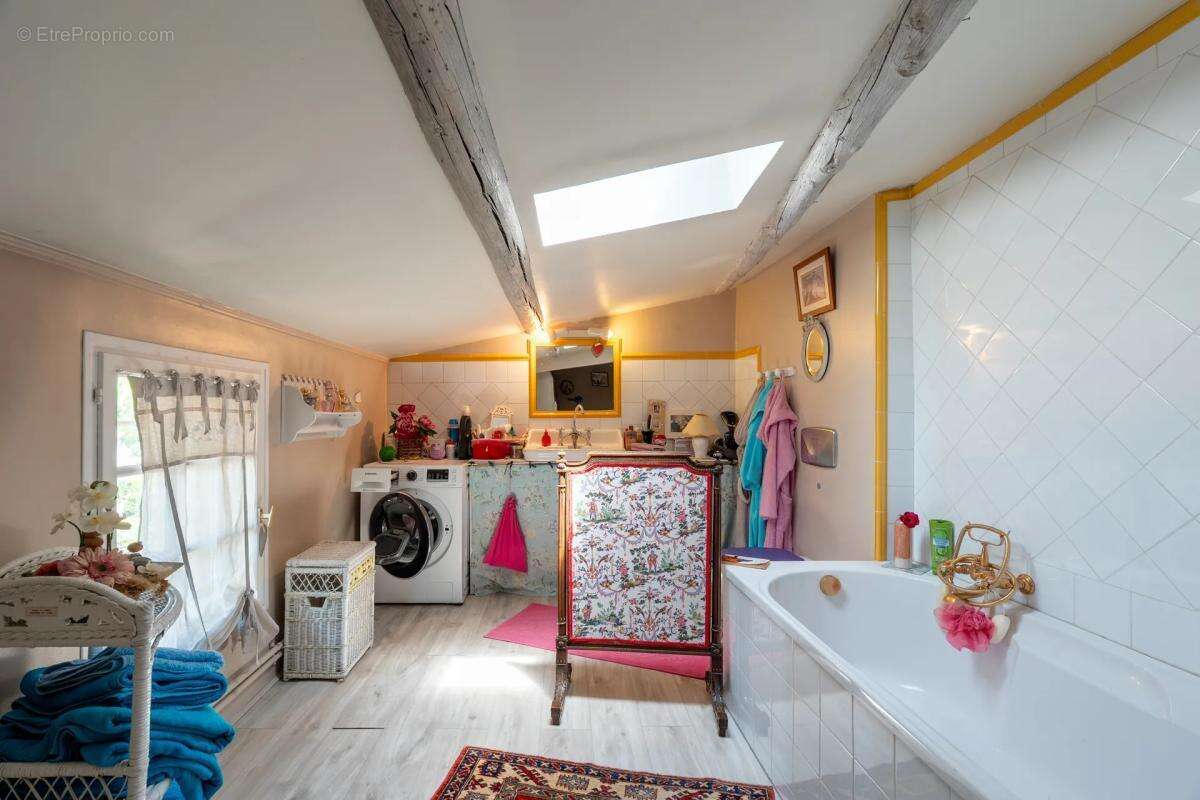 Bouc-Bel-Air – Grande Propriété Familiale avec Dépendance T3 - photo 8