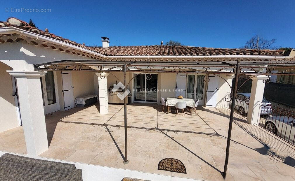 Maison à SAINT-JULIEN-DE-CASSAGNAS