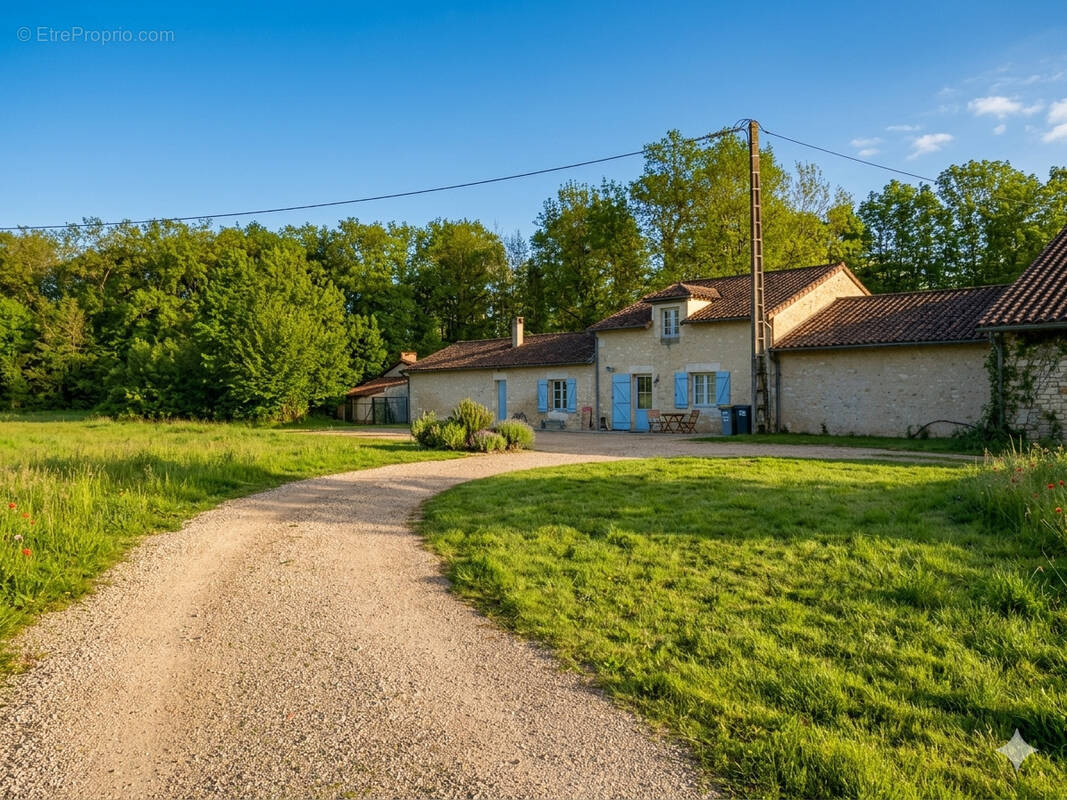 Maison à MIGNALOUX-BEAUVOIR