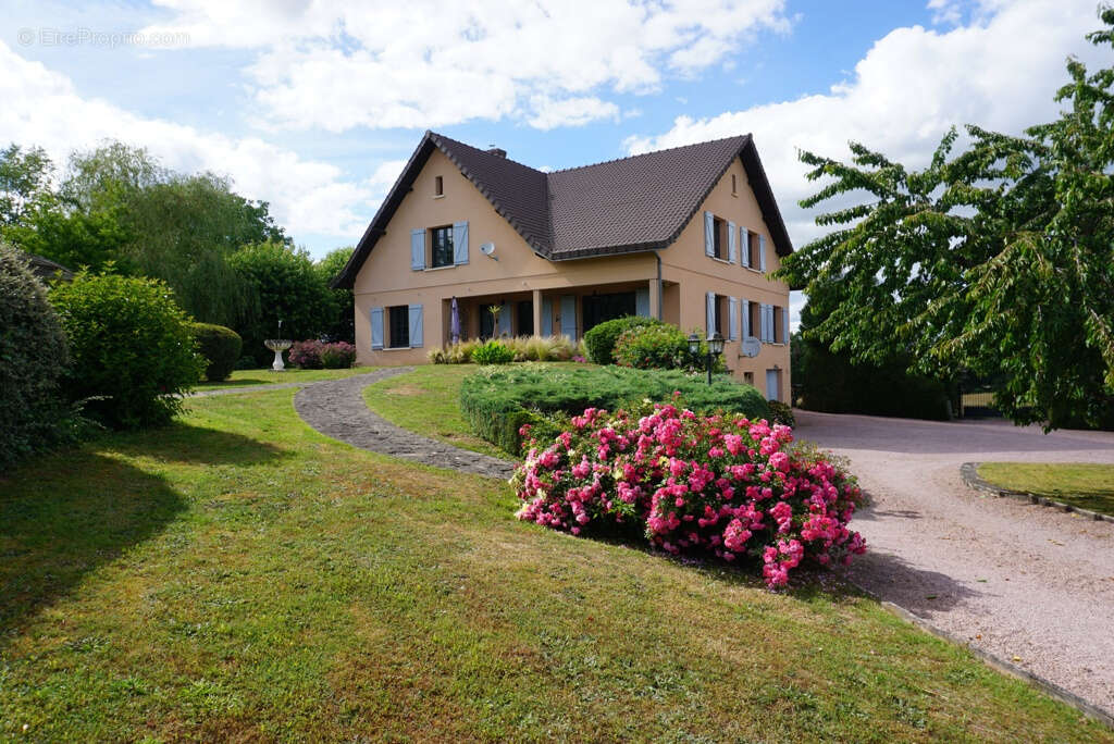 Balle maison avec terrain et etangs - photo 3