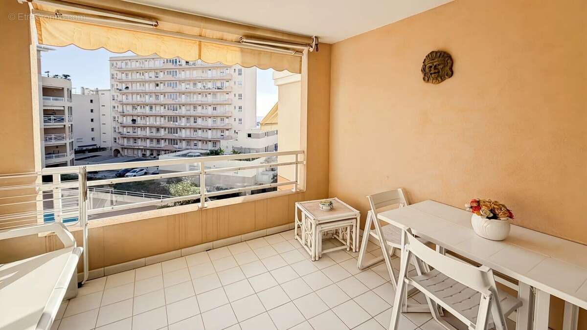 Appartement à VALLAURIS