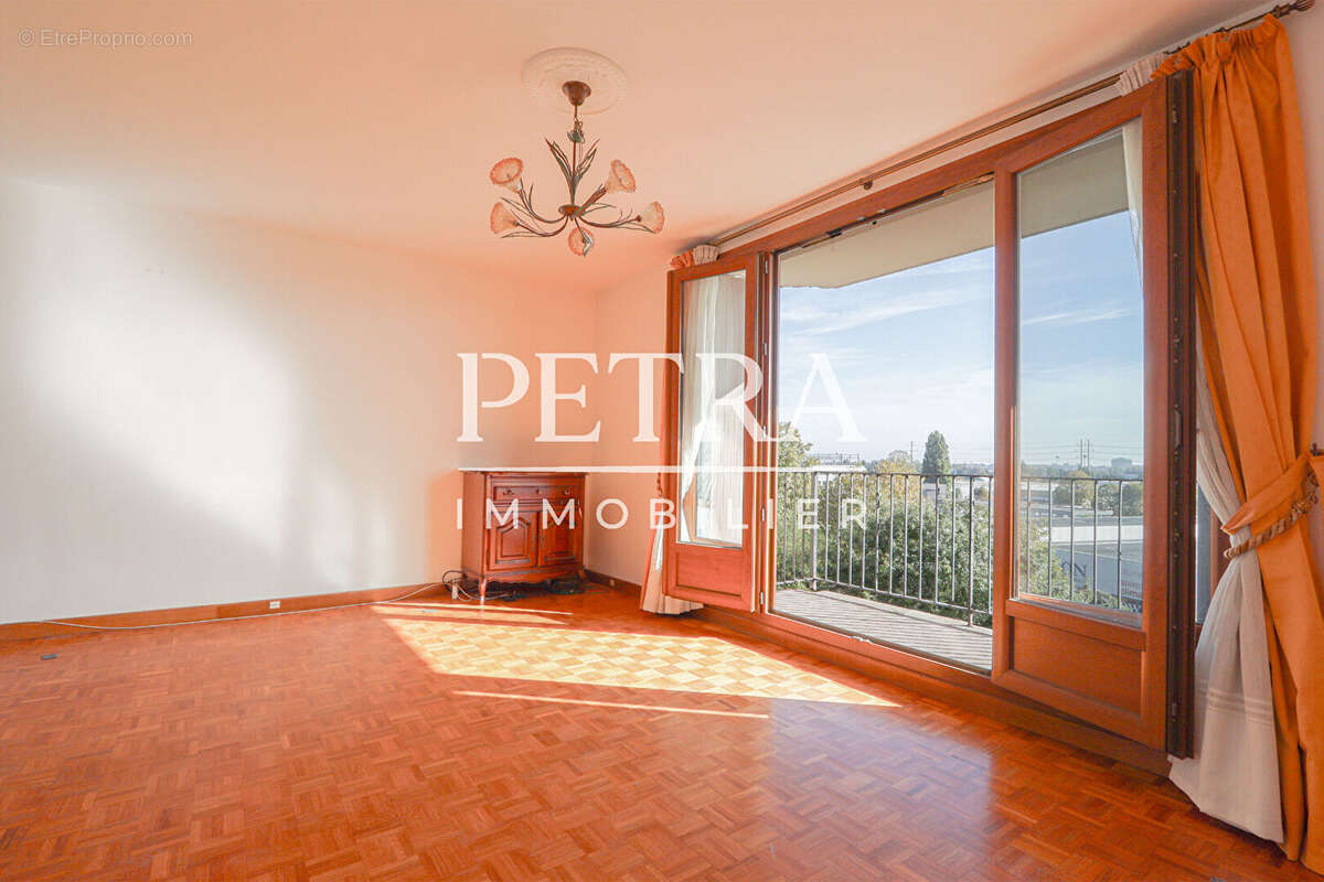 Appartement à FRESNES